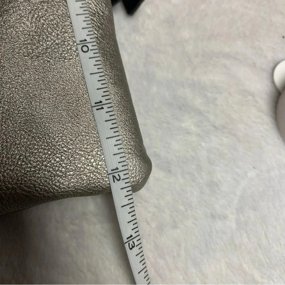 Kenneth Cole Reaction silver fold over purse adjustable strap - Picture 8 of 12